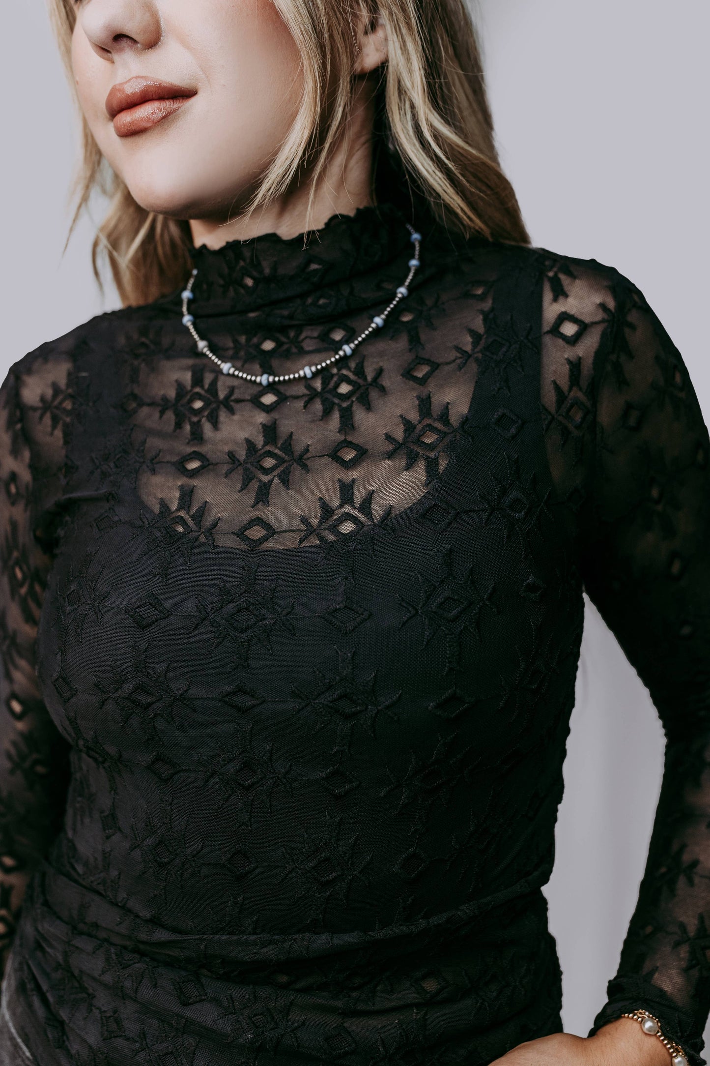 MK706 Embroidery Lace Top -Black